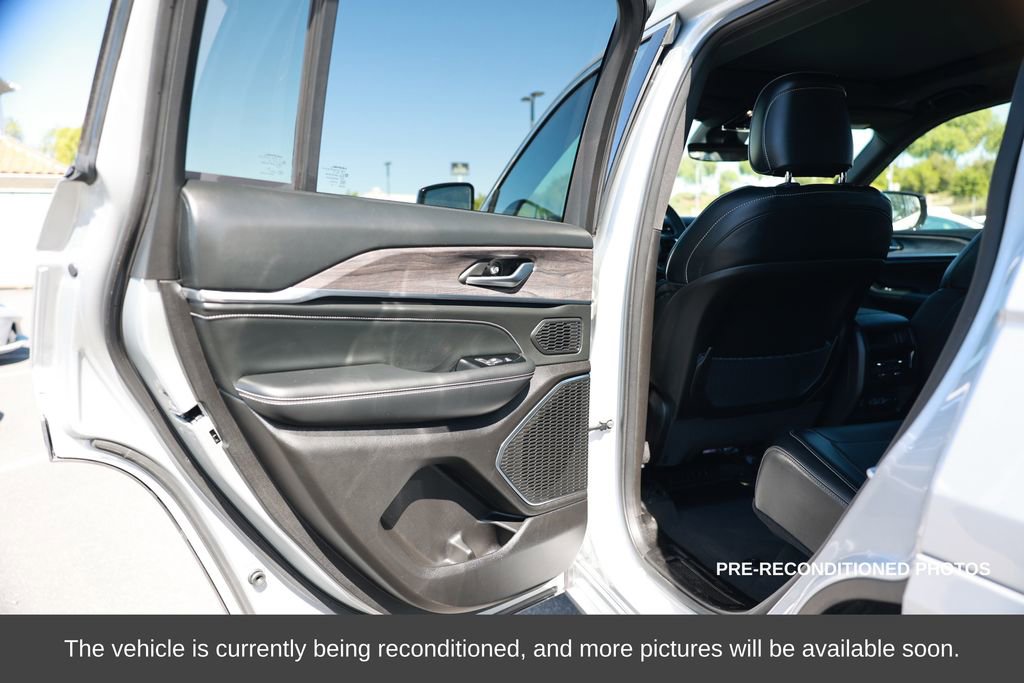 Used 2023 Jeep Grand Cherokee Overland image 35