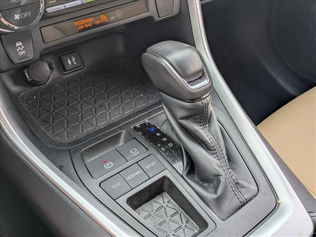 Used 2019 Toyota RAV4 XLE Premium image 11