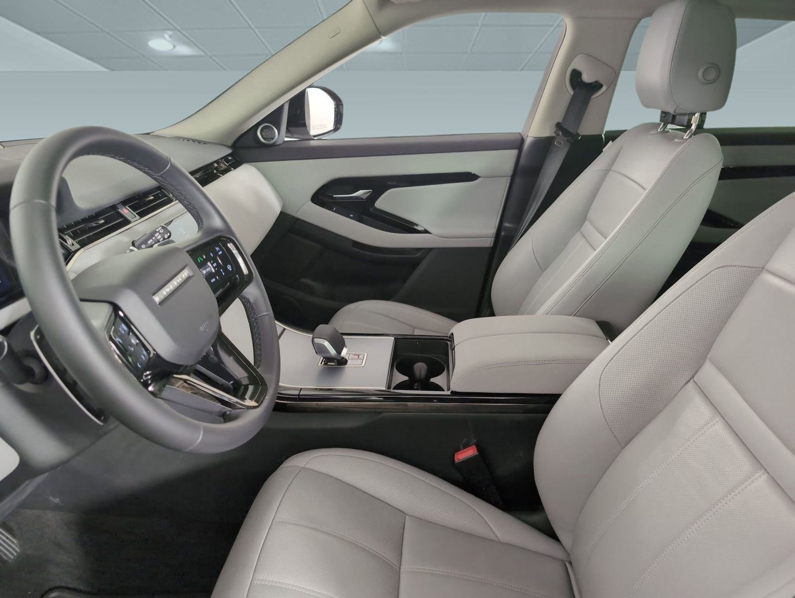 Certified 2025 Land Rover Range Rover Evoque S image 4