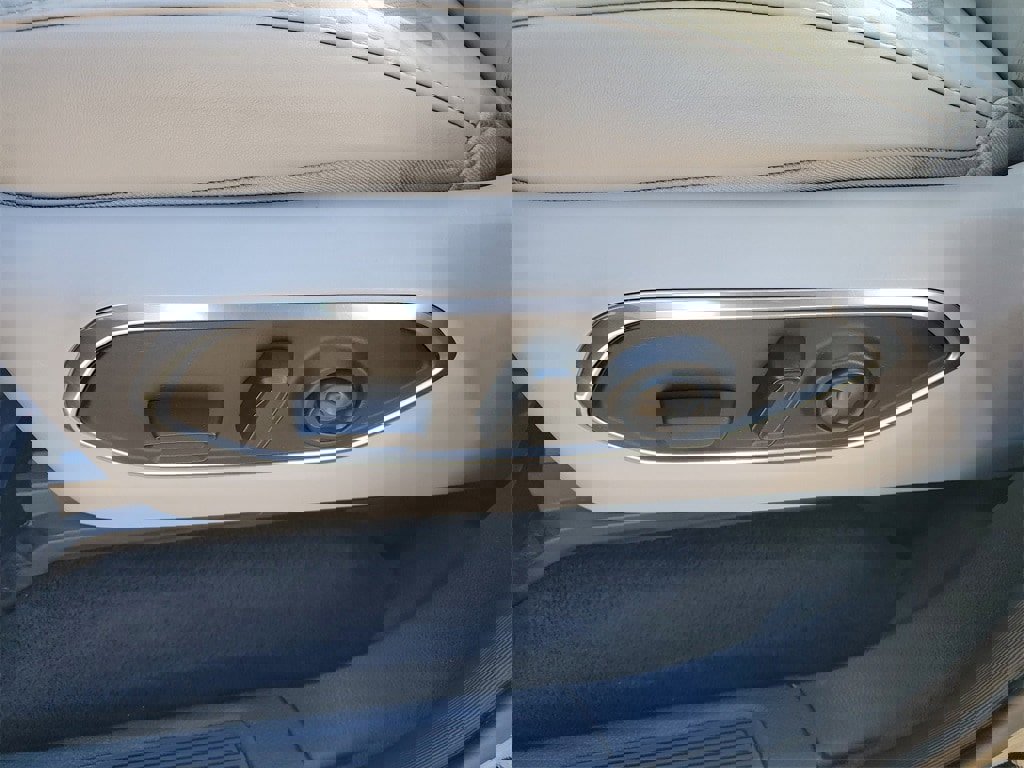 Used 2023 Jeep Wagoneer Series III w/ Preferred Equipment Group image 7