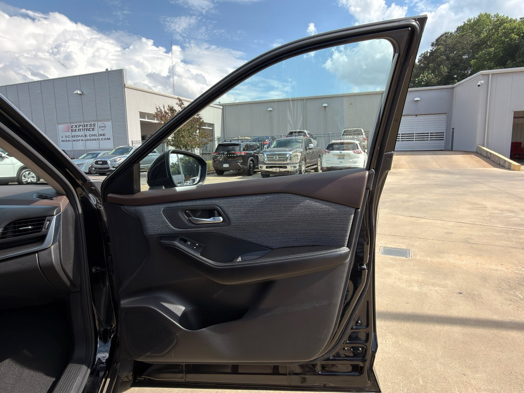 Certified 2023 Nissan Rogue SV FWD image 15
