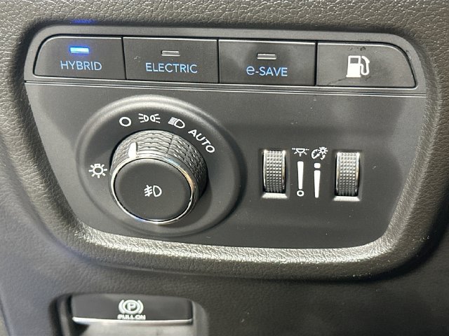 Used 2023 Jeep Grand Cherokee Summit AWD/4WD image 26