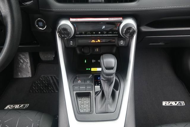 Used 2025 Toyota RAV4 XLE FWD image 7
