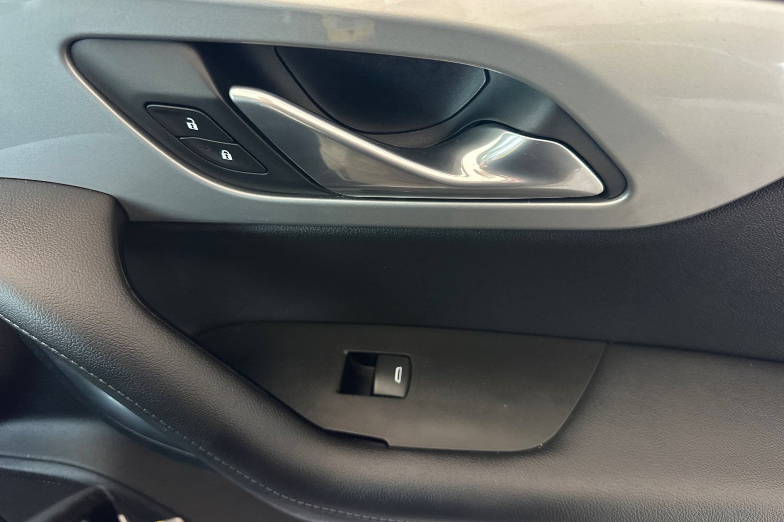 Used 2019 Chevrolet Blazer LT FWD image 22