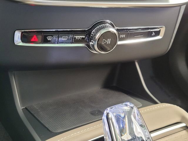 New 2026 Volvo XC90 B6 Plus w/ Protection Package Premier AWD/4WD image 17