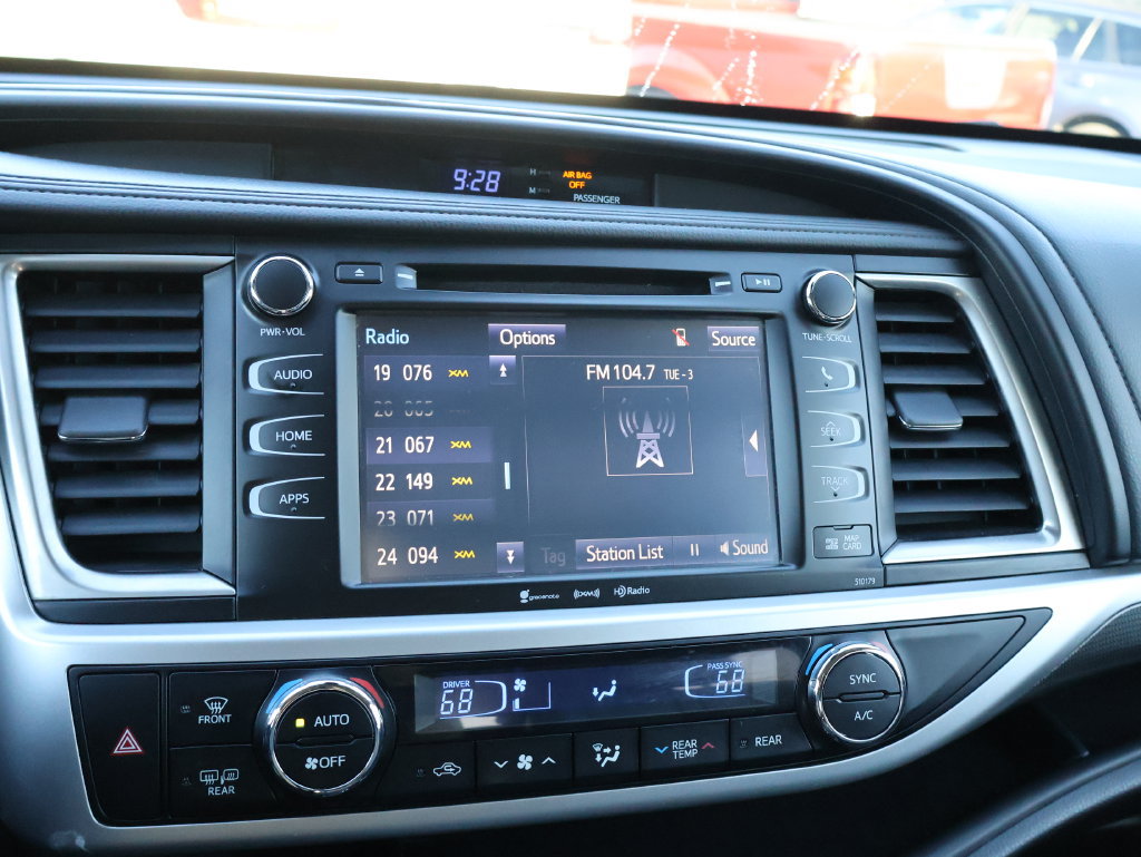 Used 2017 Toyota Highlander SE AWD/4WD image 21