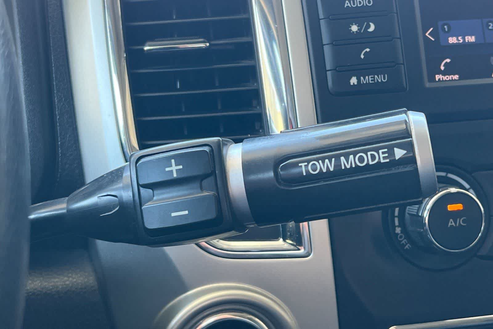 Used 2019 Nissan Titan SV RWD image 25