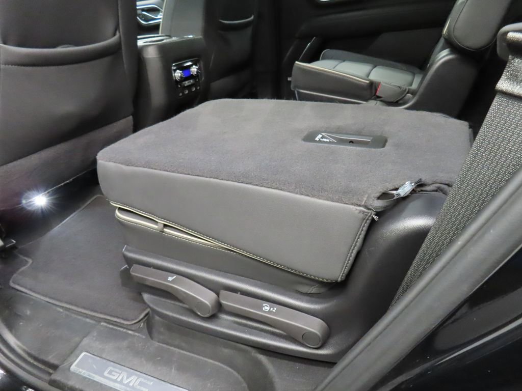 Used 2024 GMC Yukon SLT w/ SLT Luxury Package AWD/4WD image 68