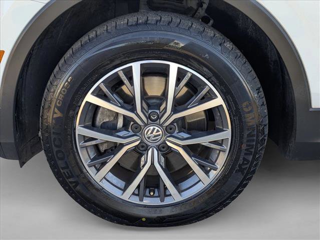 Used 2020 Volkswagen Tiguan SE w/ Panoramic Sunroof Package image 25