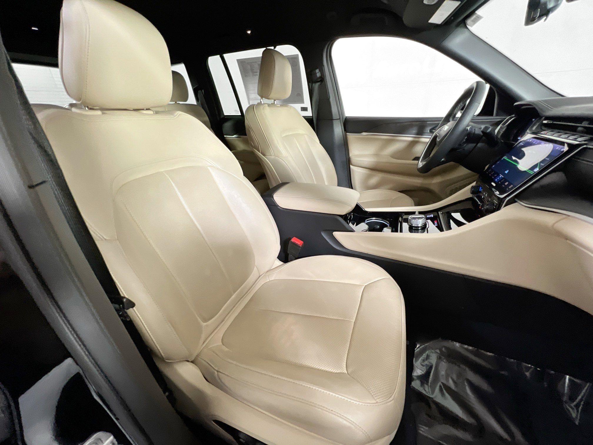 Used 2023 Jeep Grand Cherokee Limited w/ Luxury Tech Group II image 26
