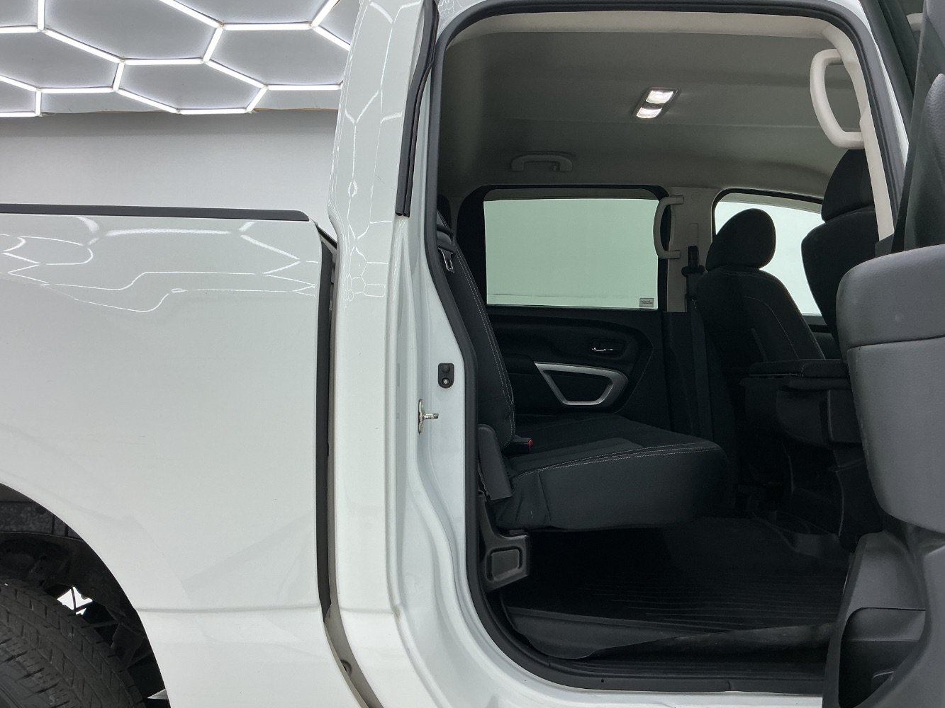 Used 2019 Nissan Titan SV AWD/4WD image 21