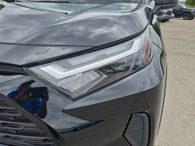 Used 2025 Toyota RAV4 LE image 31