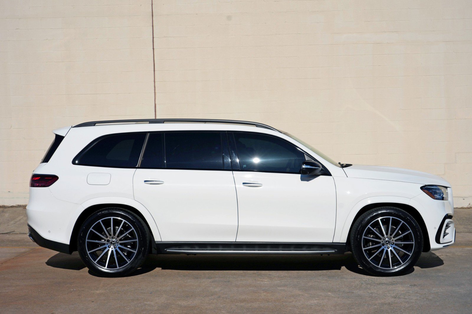 Used 2026 Mercedes-Benz GLS 580 4MATIC w/ Night Package image 65