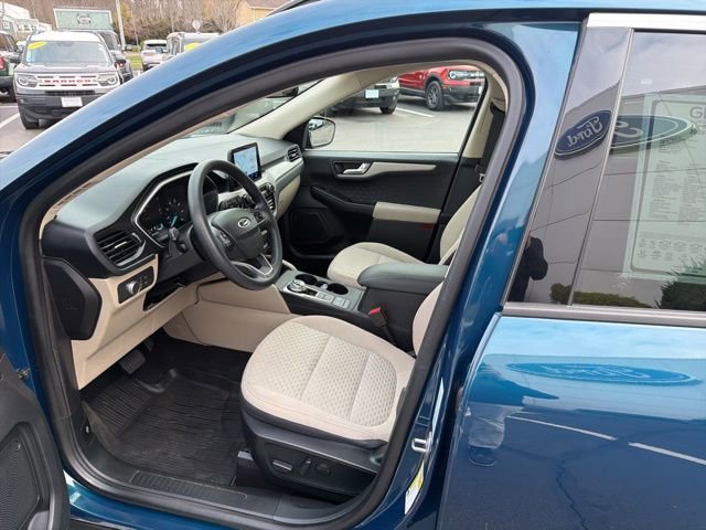 Used 2020 Ford Escape SE image 11