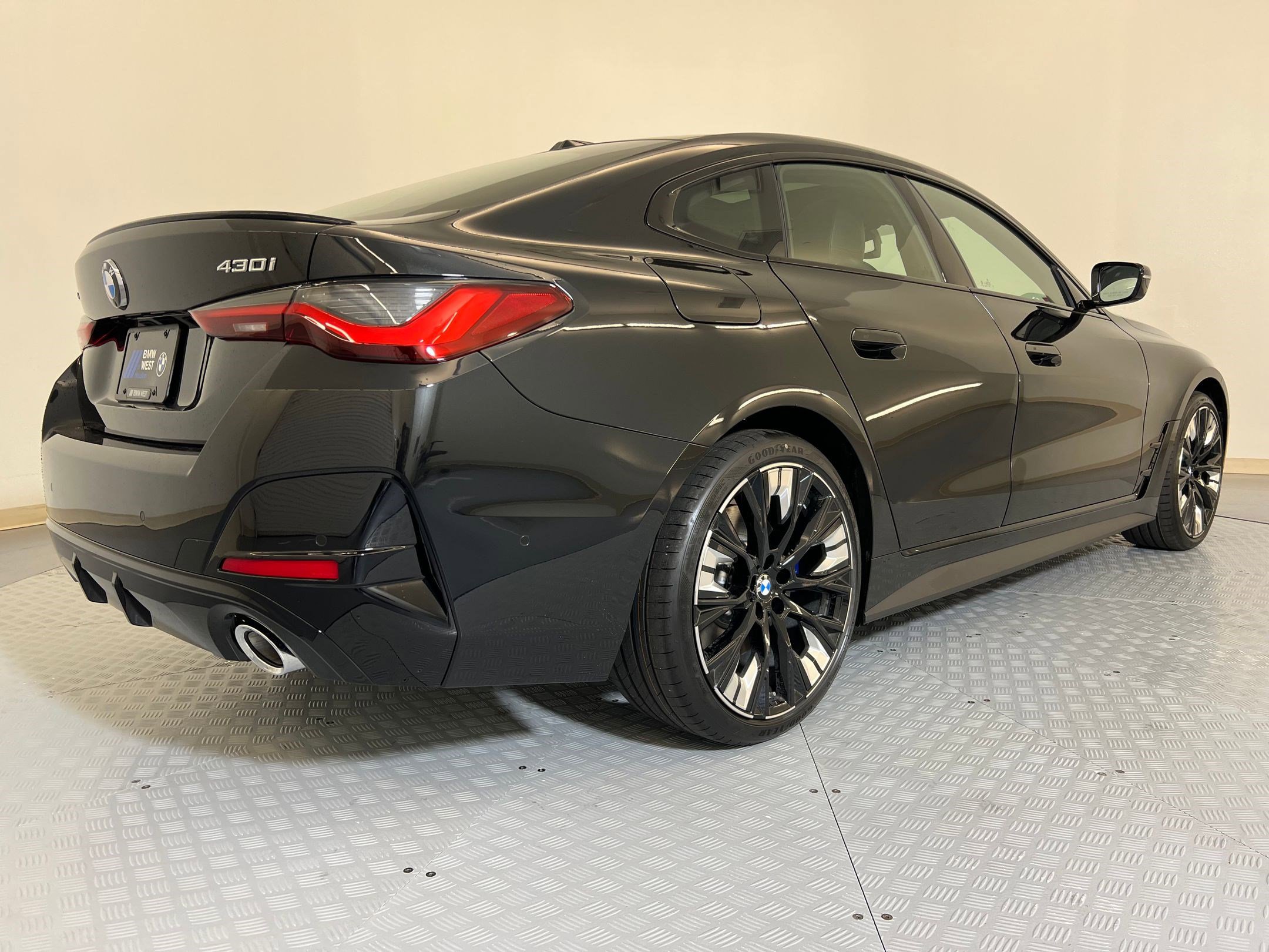 New 2026 BMW 430i xDrive w/ M Sport Package image 9