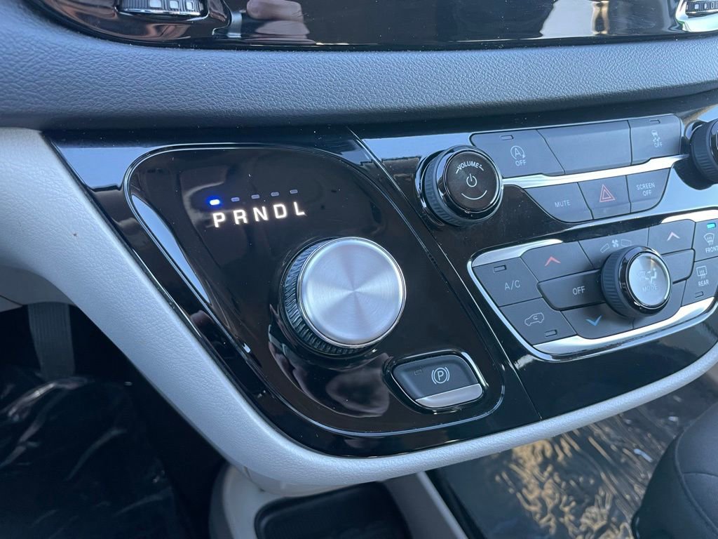 Used 2024 Chrysler Voyager LX image 13