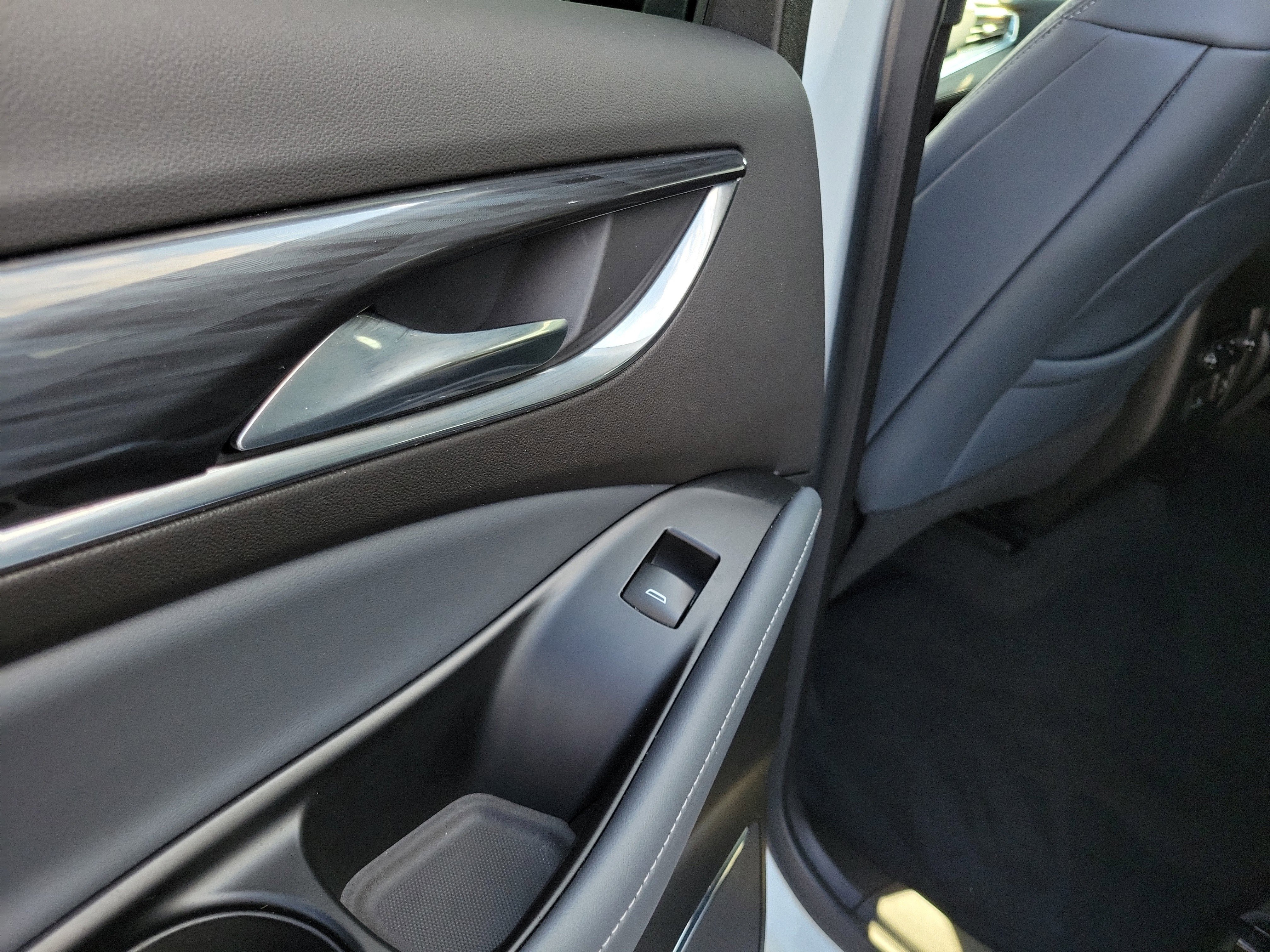 Used 2024 Buick Enclave Premium image 13