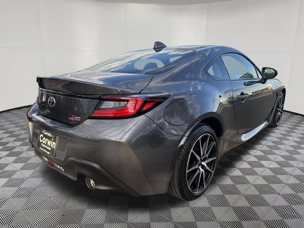 Used 2025 Toyota GR86 RWD image 10