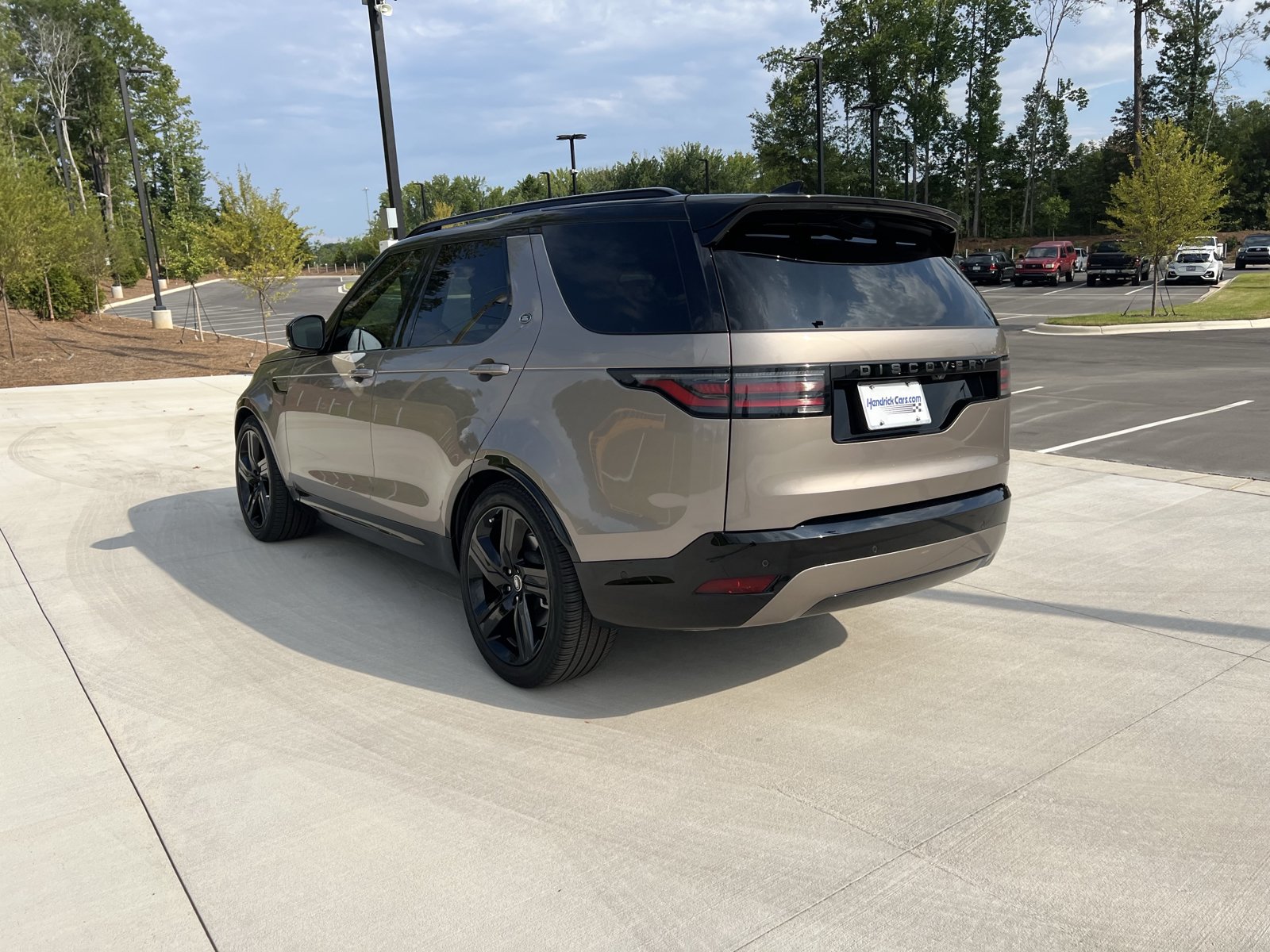Used 2025 Land Rover Discovery Dynamic SE AWD/4WD image 6