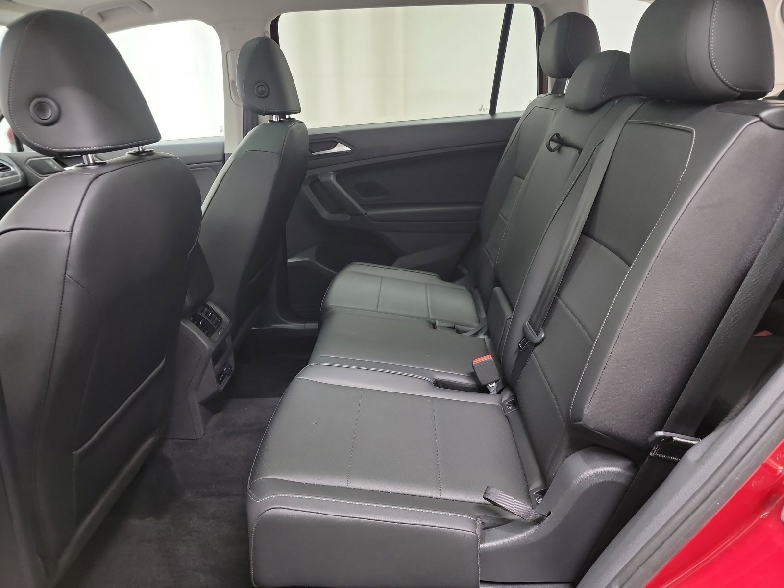 Used 2019 Volkswagen Tiguan SE w/ Panoramic Sunroof Package image 28