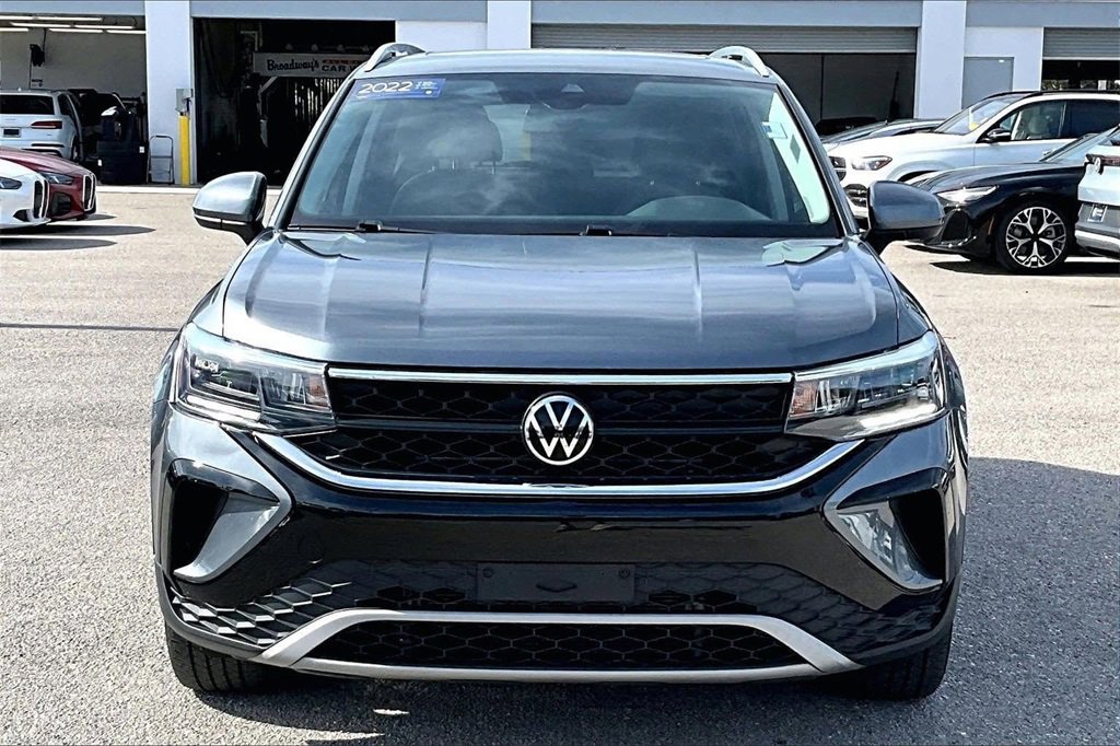 Certified 2022 Volkswagen Taos SE w/ Panoramic Sunroof Package image 10