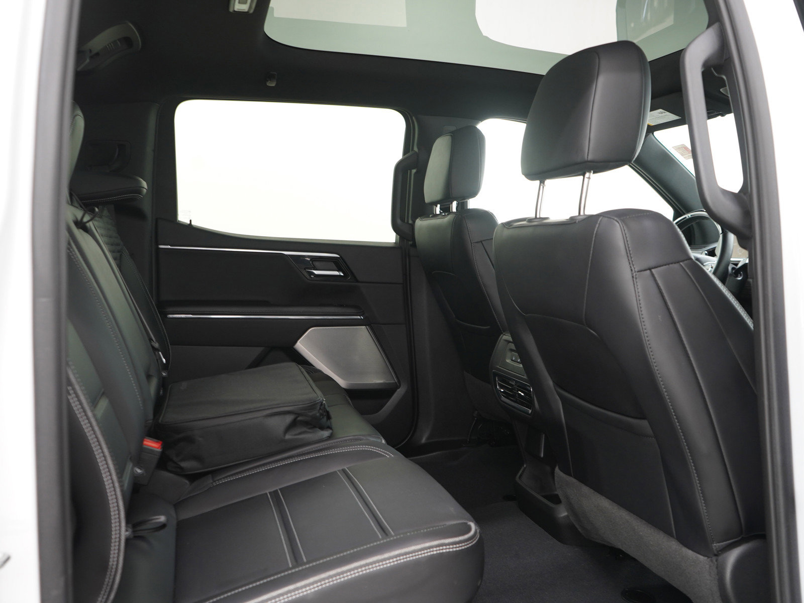 Used 2025 GMC Sierra EV Denali AWD/4WD image 12