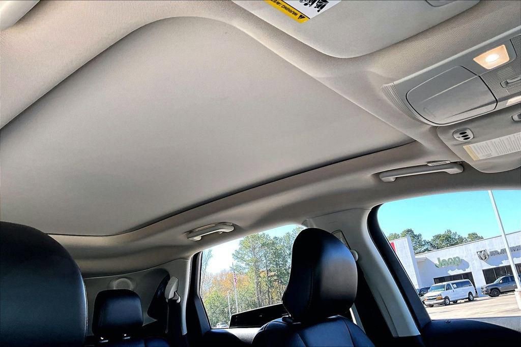 Used 2019 Ford Edge Titanium w/ Equipment Group 301A image 22