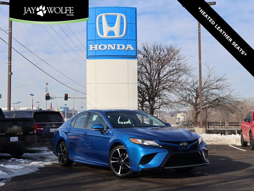 Used 2018 Toyota Camry XSE image 1