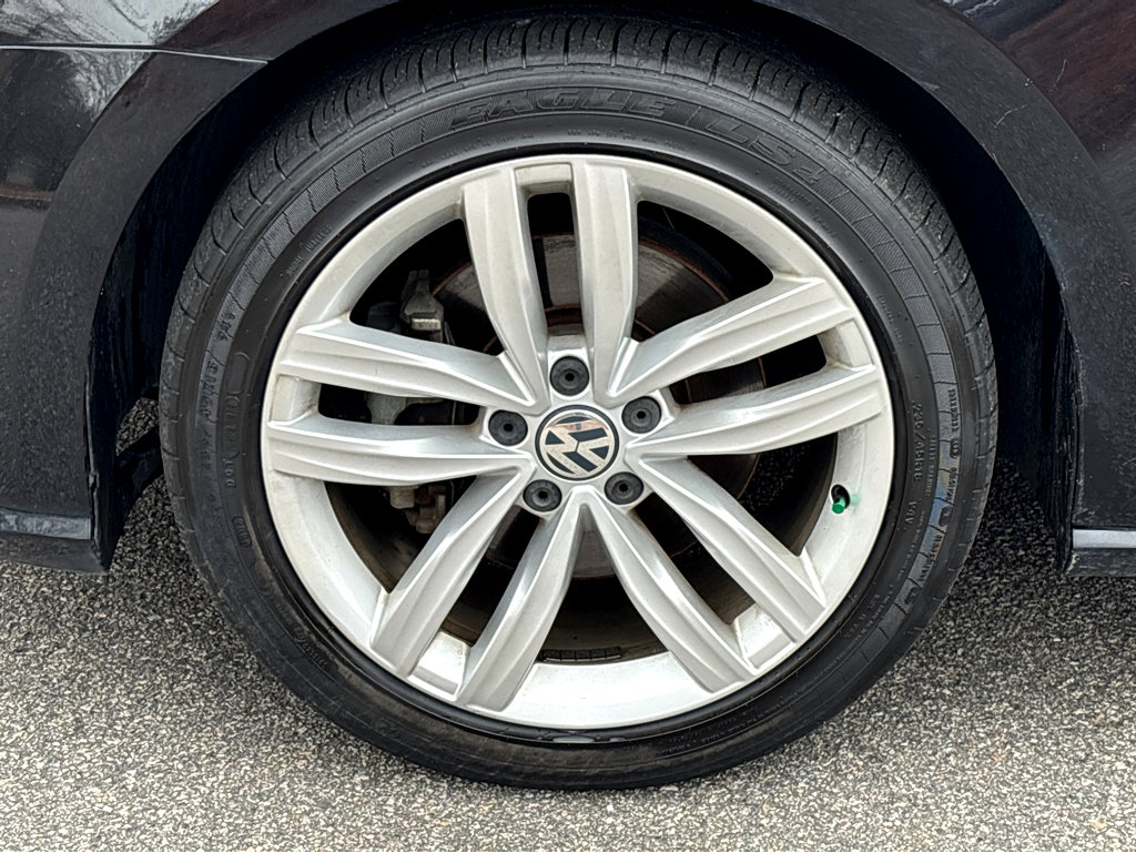 Used 2018 Volkswagen Passat 2.0T SE image 17