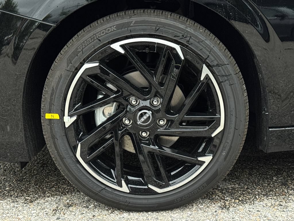 New 2026 Nissan Sentra SR w/ SR Premium Package FWD image 5
