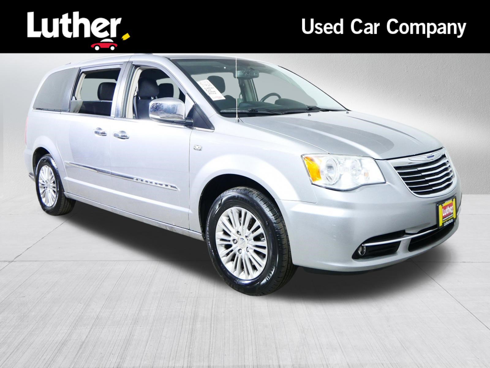 Used 2014 Chrysler Town & Country Touring-L image 1