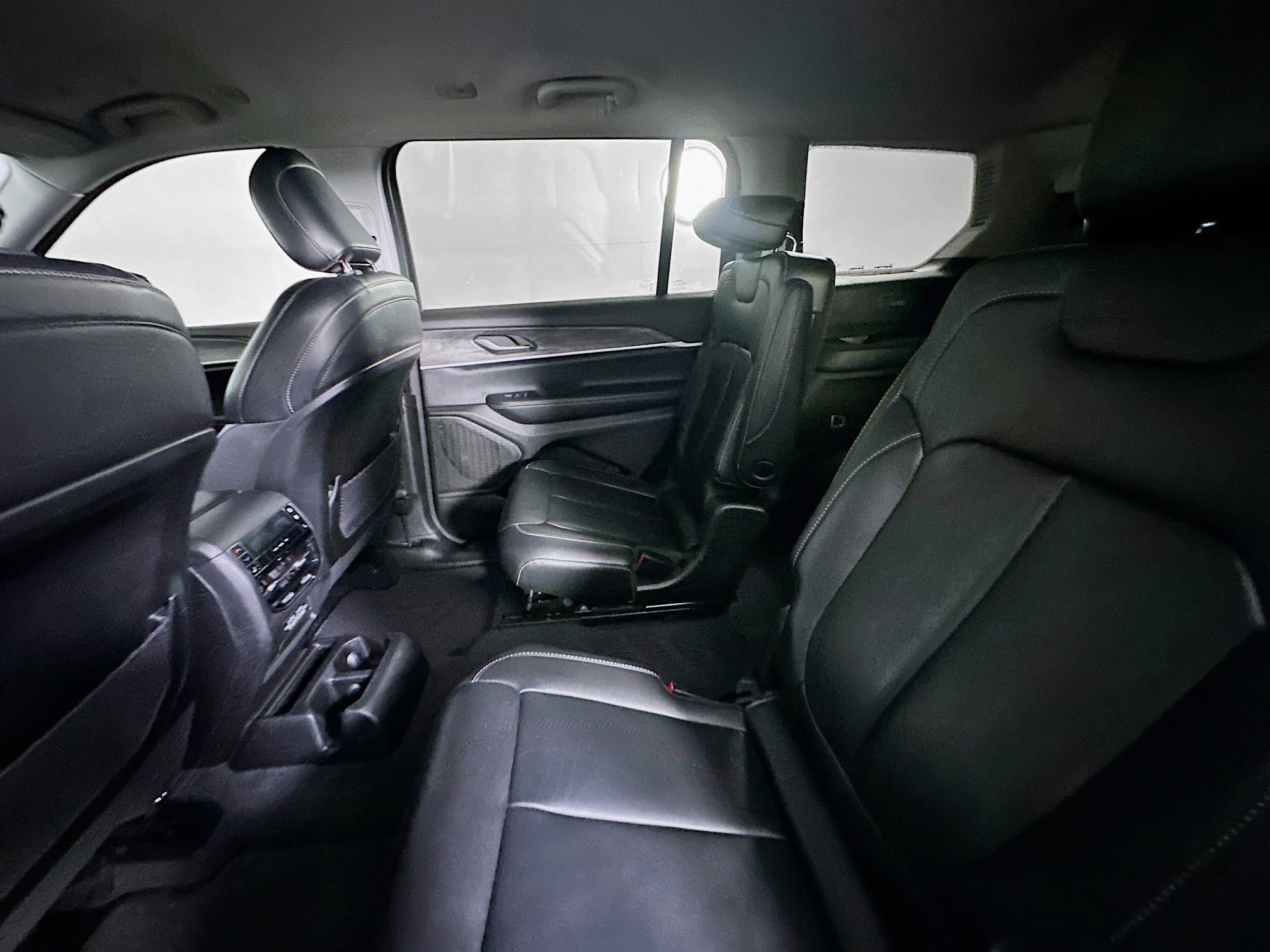 Used 2023 Jeep Grand Cherokee L Limited w/ Black Appearance Package RWD image 18