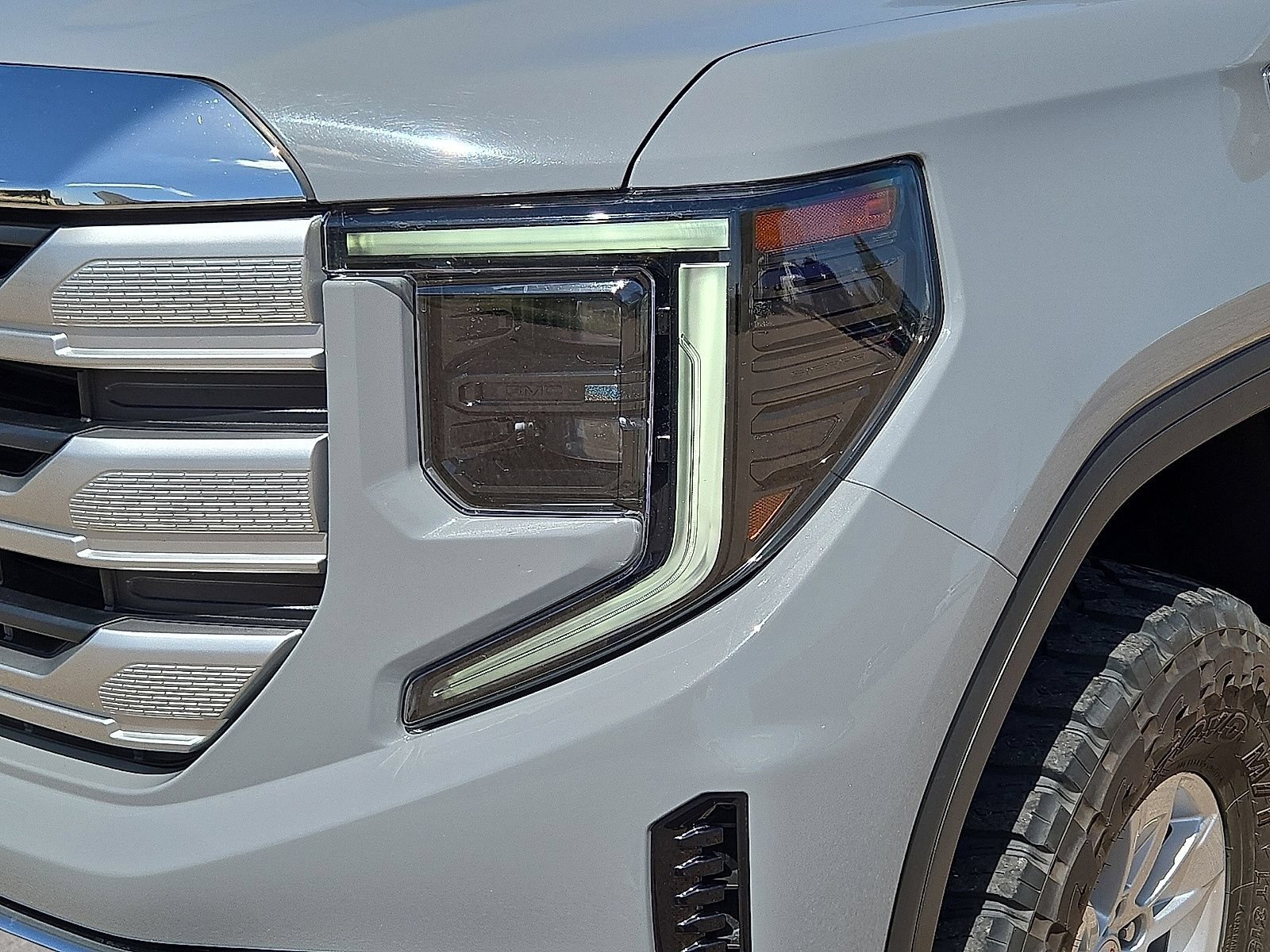 Used 2024 GMC Sierra 1500 SLE AWD/4WD image 9