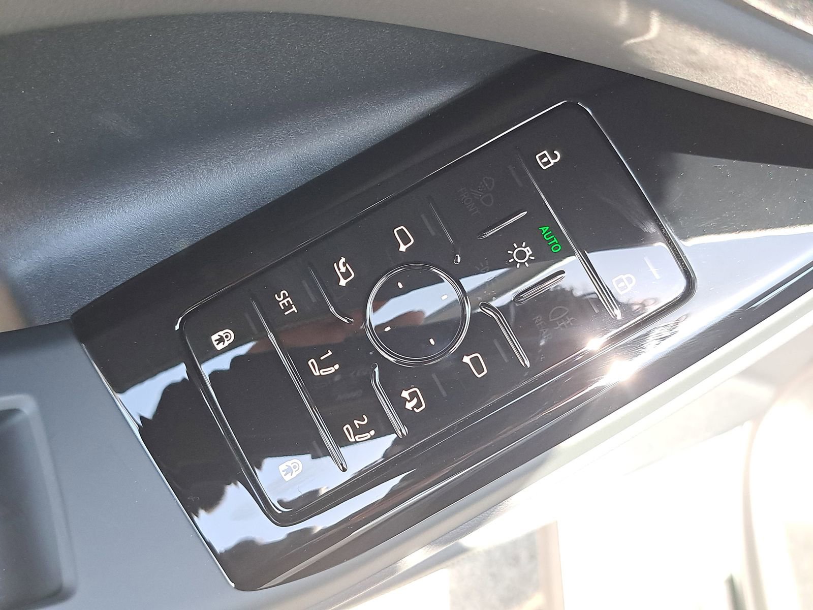 New 2025 Audi Q6 e-tron Premium image 24