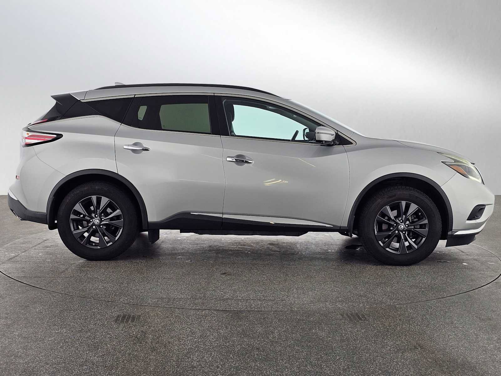 Used 2018 Nissan Murano SV w/ Premium Package FWD image 2