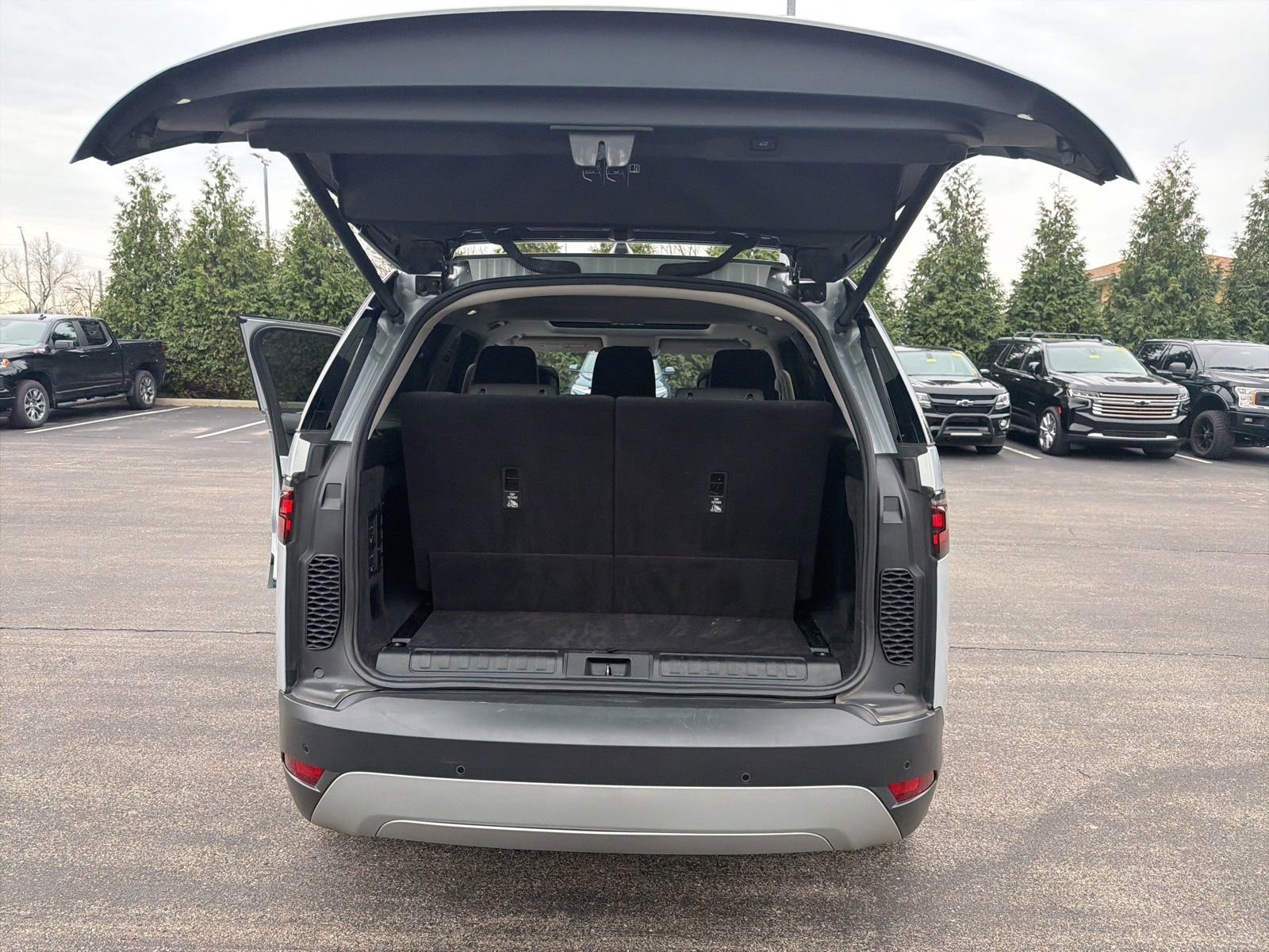 Used 2022 Land Rover Discovery S image 27