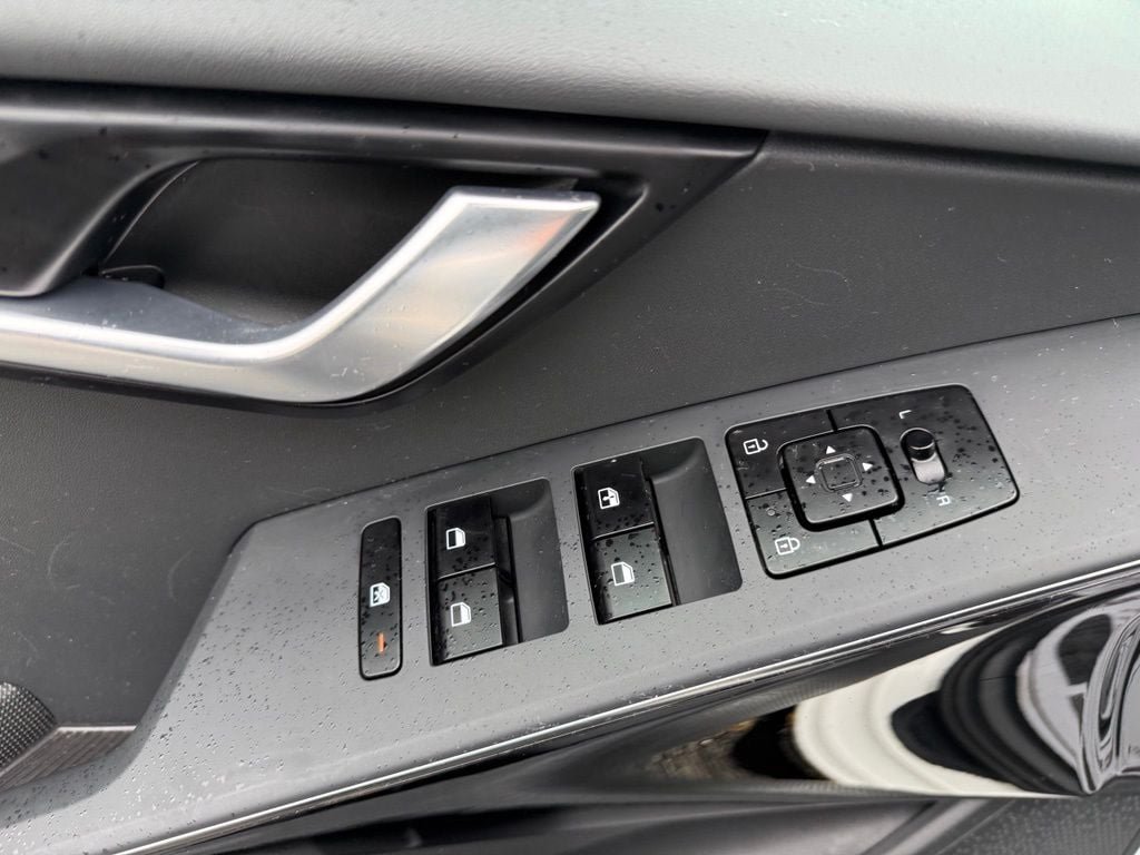 Used 2024 Kia Niro EX w/ EX Cold Weather Package FWD image 18