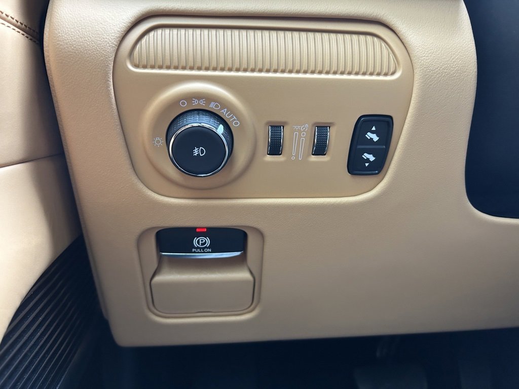 Used 2024 Jeep Grand Wagoneer Series III w/ HD Trailer Tow Package image 54