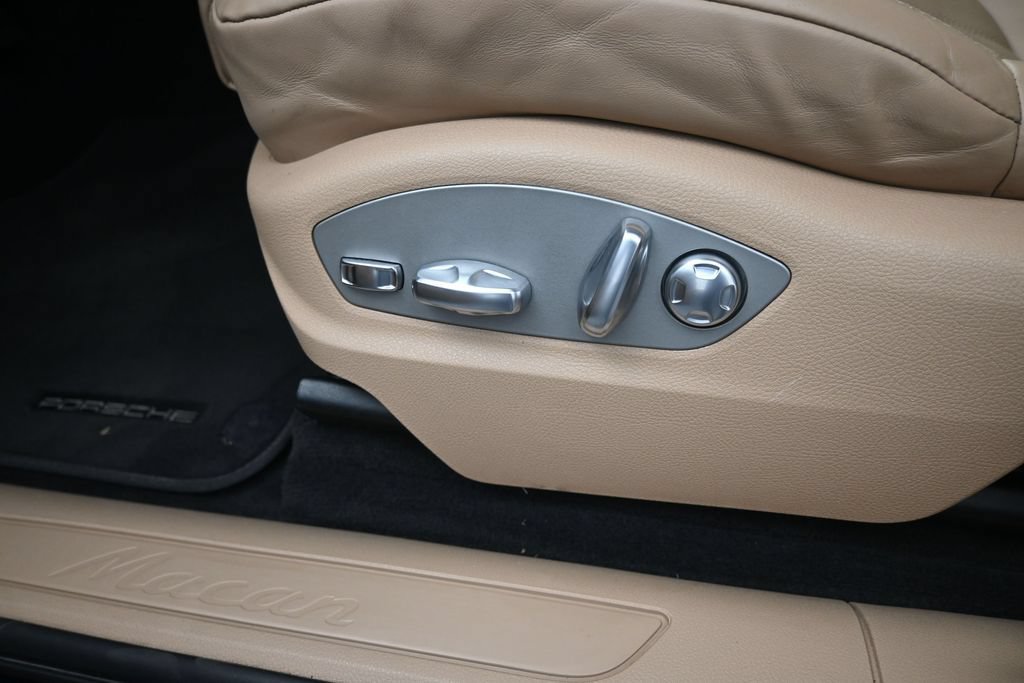 Certified 2021 Porsche Macan AWD/4WD image 13
