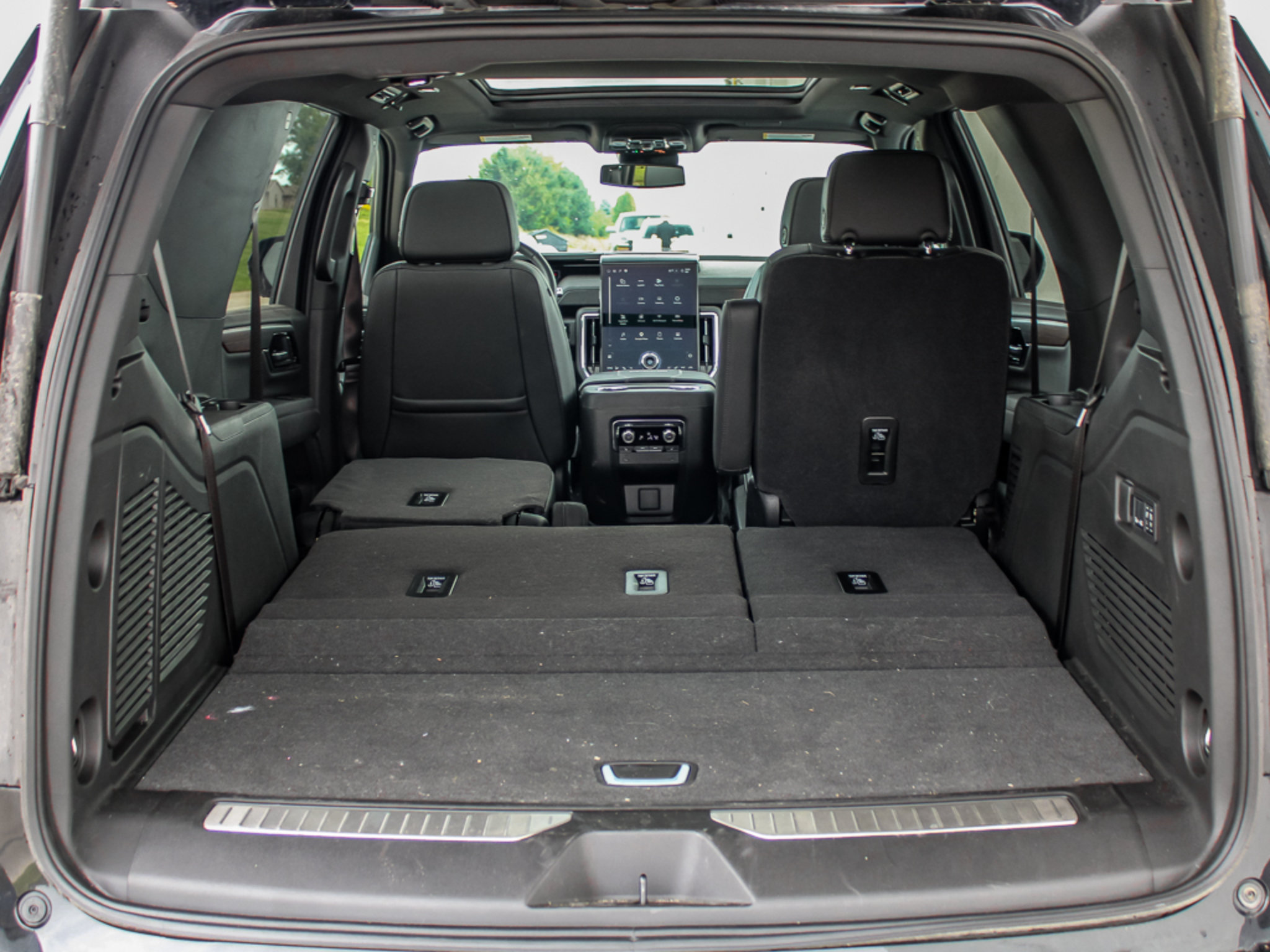 Used 2026 GMC Yukon Denali w/ Sun & Power Step Package AWD/4WD image 27