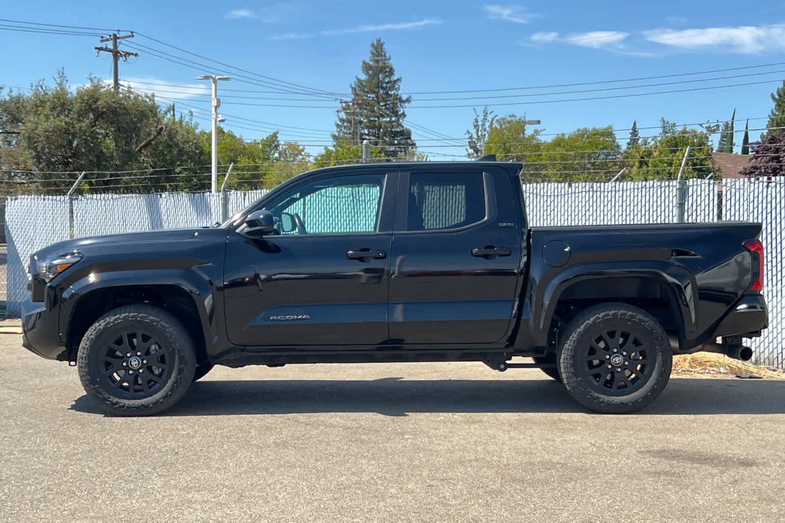 Certified 2024 Toyota Tacoma SR5 w/ SR5 Upgrade Package AWD/4WD image 2