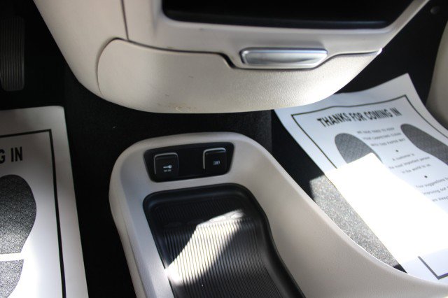 Used 2019 Chrysler Pacifica Touring-L FWD image 32
