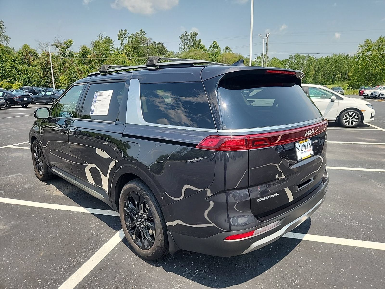 Used 2024 Kia Carnival SX FWD image 9