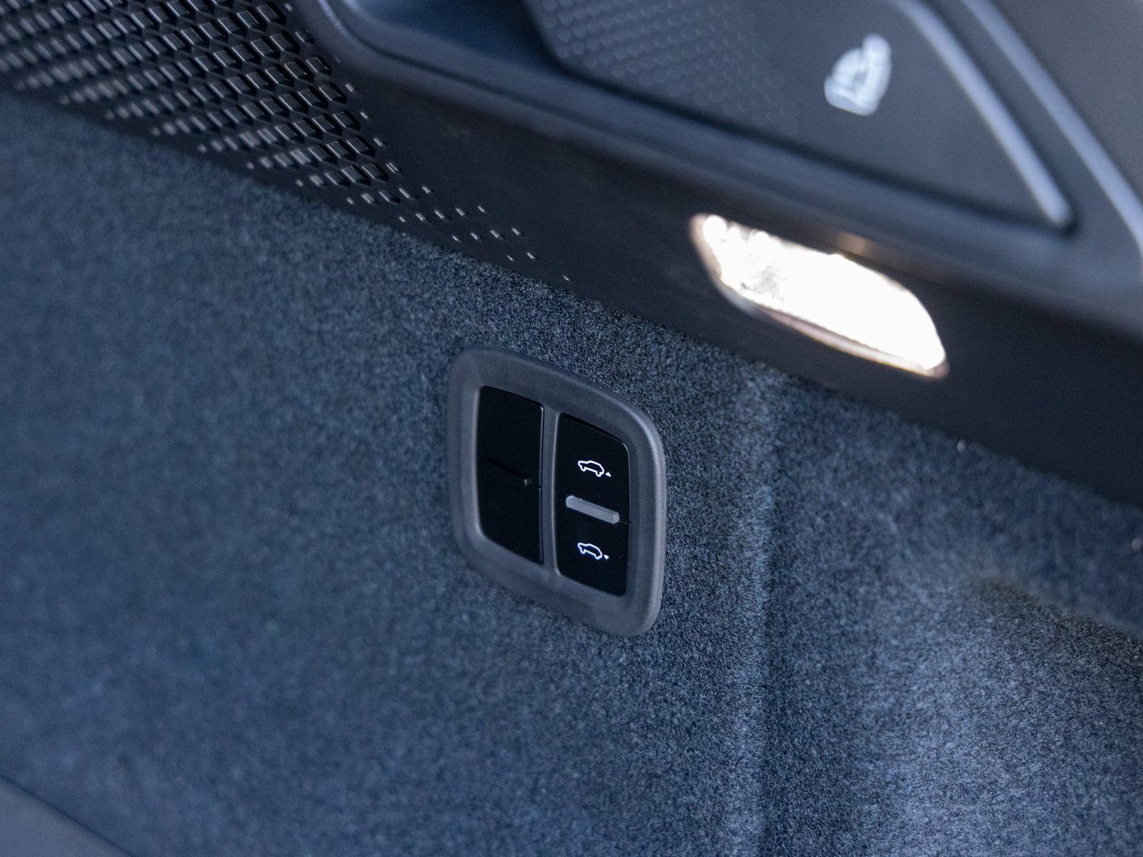 Certified 2025 Porsche Macan 4 Electric image 44