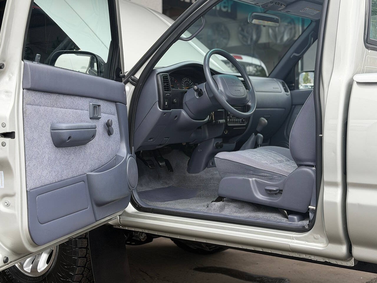 Used 2000 Toyota Tacoma 4x4 Regular Cab image 28