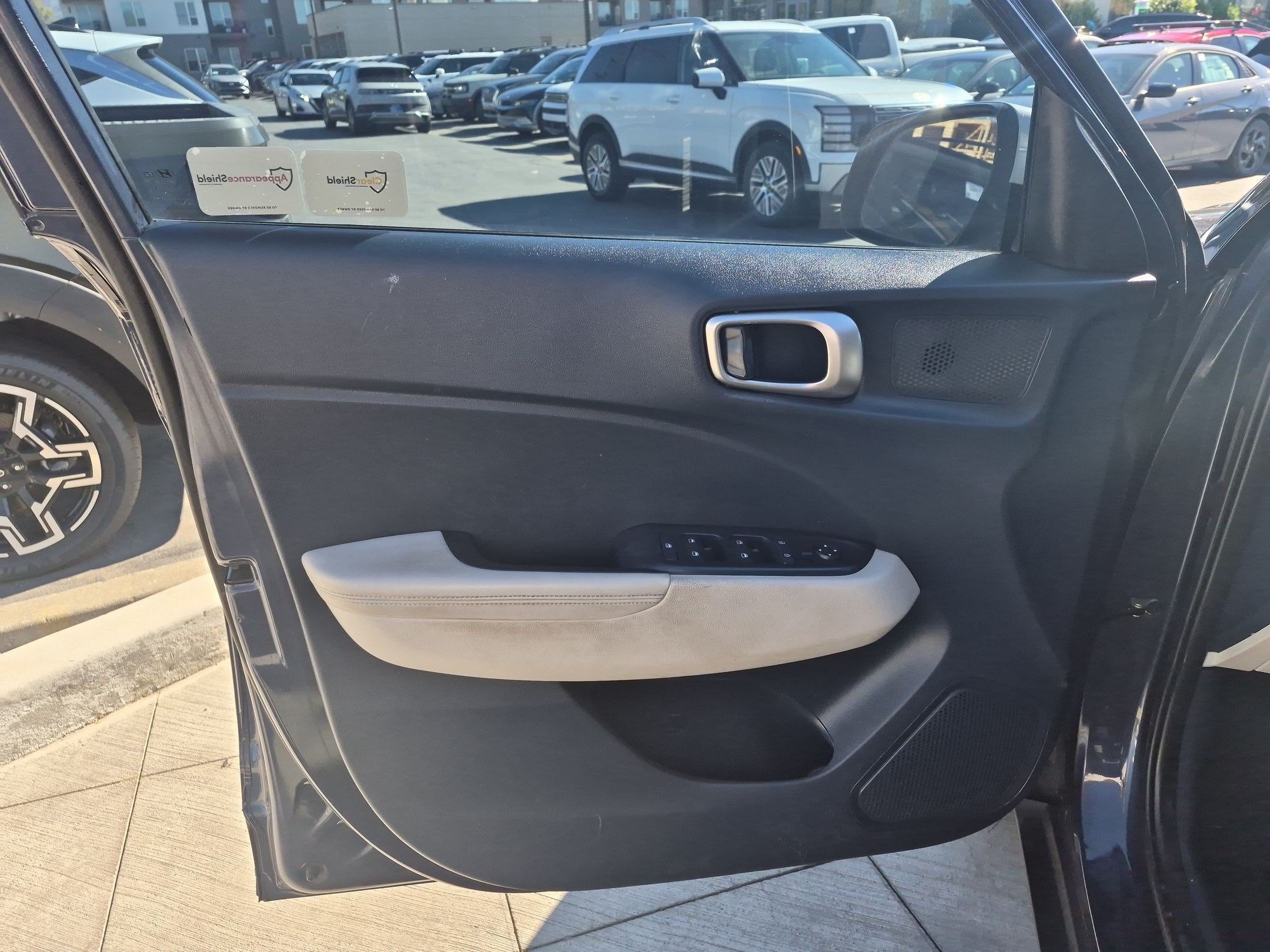 Used 2021 Hyundai Venue FWD image 13