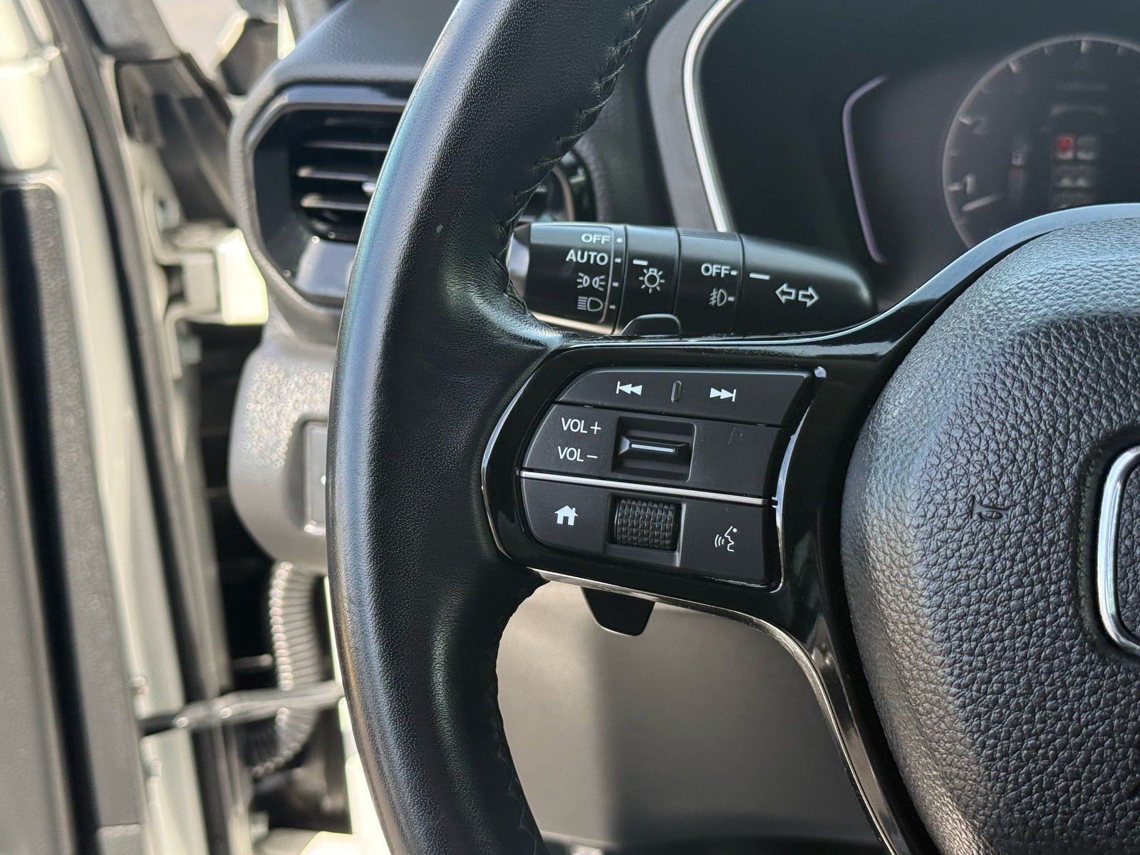 Used 2025 Honda Pilot EX-L image 17