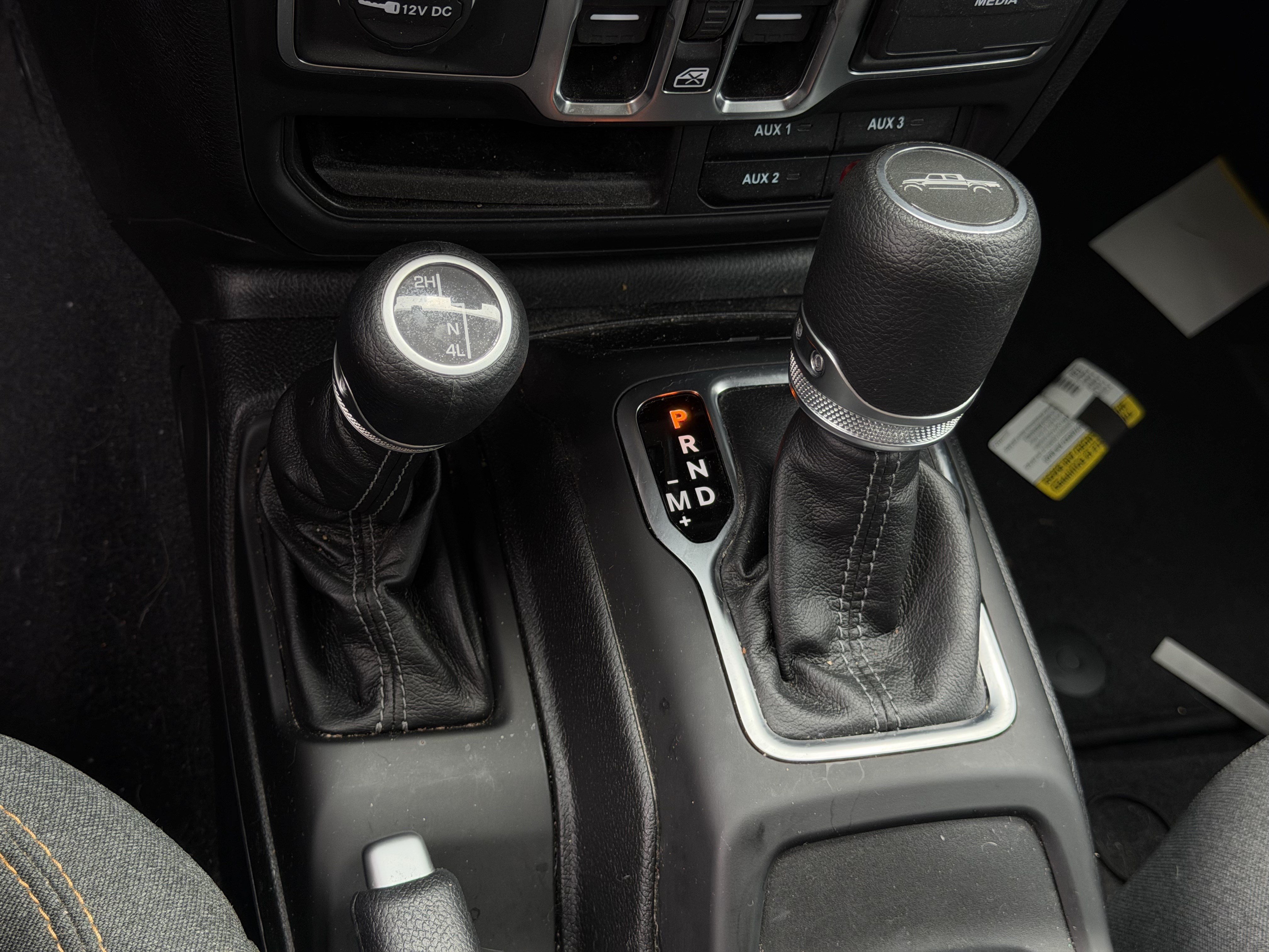 Used 2025 Jeep Gladiator Sport AWD/4WD image 16