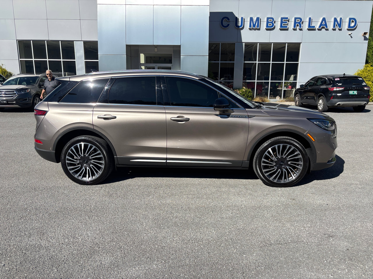 Used 2021 Lincoln Corsair Reserve image 5