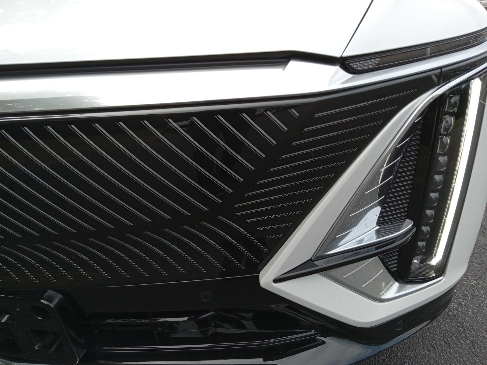 Used 2024 Cadillac Lyriq Luxury w/ LPO, Floor Liner Package AWD/4WD image 7